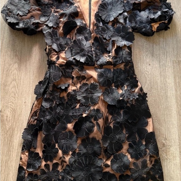 elliatt rosalind black floral applique 3d puff sleeve mini dress size small NEW - Picture 3 of 3